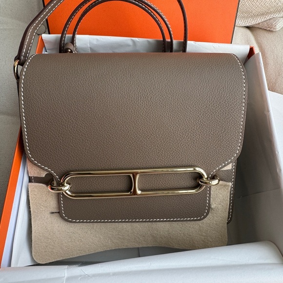 SOLD HERMES Taupe Evercolor leather Mini Roulis 18 Shoulder Bag - Picture 3 of 9